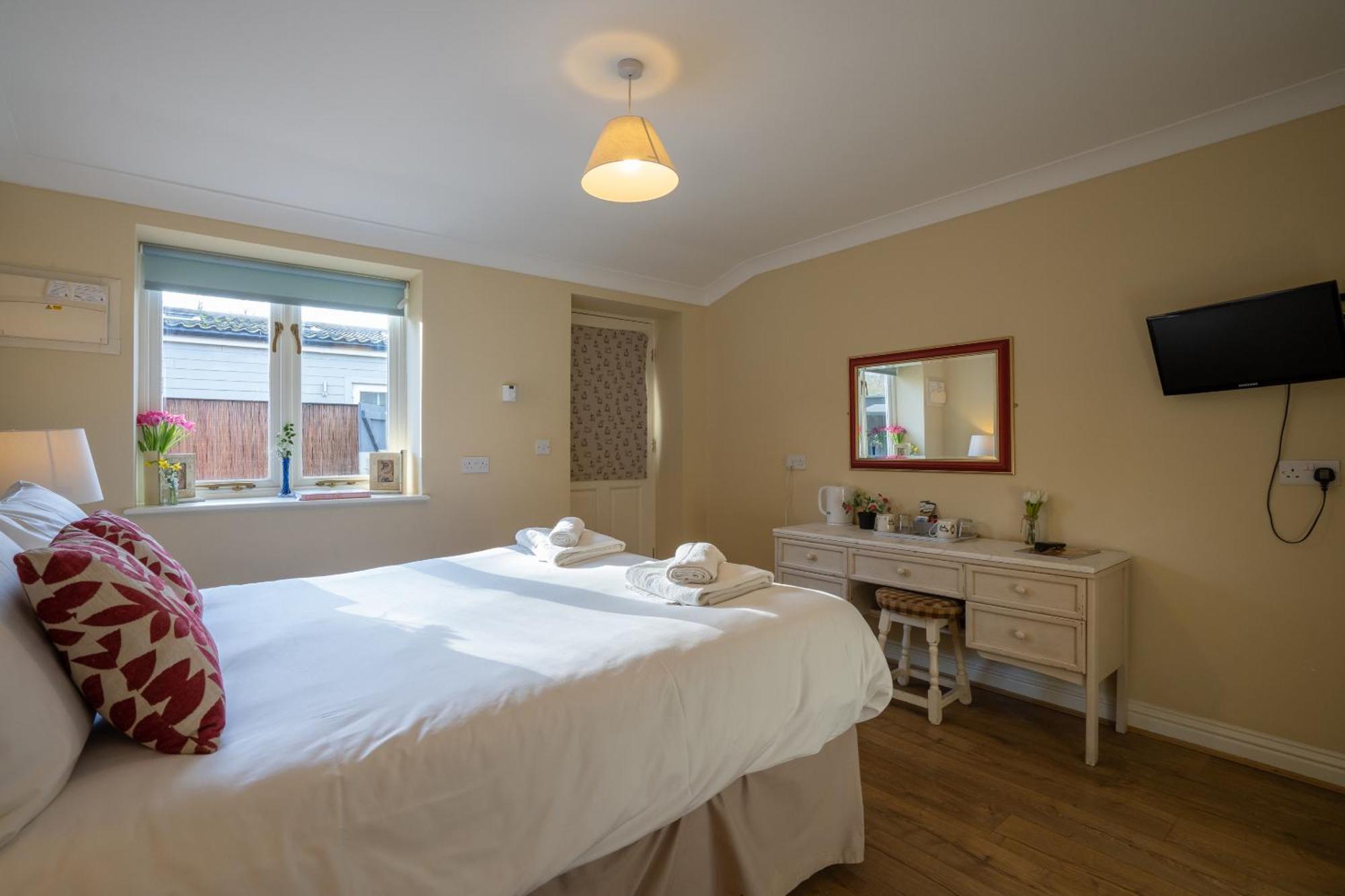 The Bedingfeld Arms Hotel Oxborough Room photo